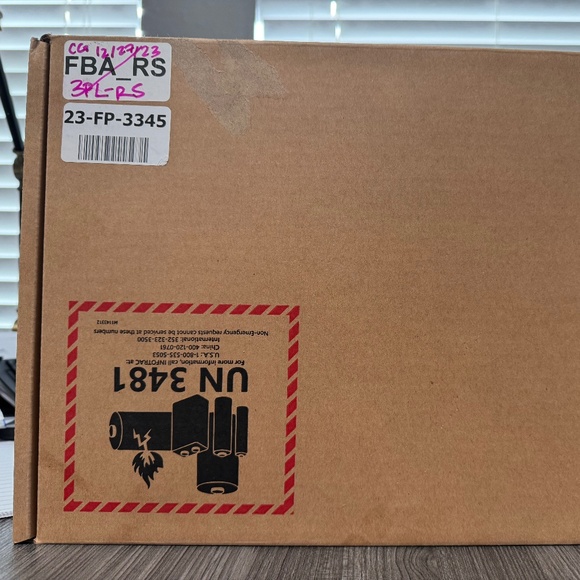 "Microsoft Surface Pro 9 with 5G - Microsoft SQ 3, 16GB RAM, 256GB - Platinum - Picture 4 of 8